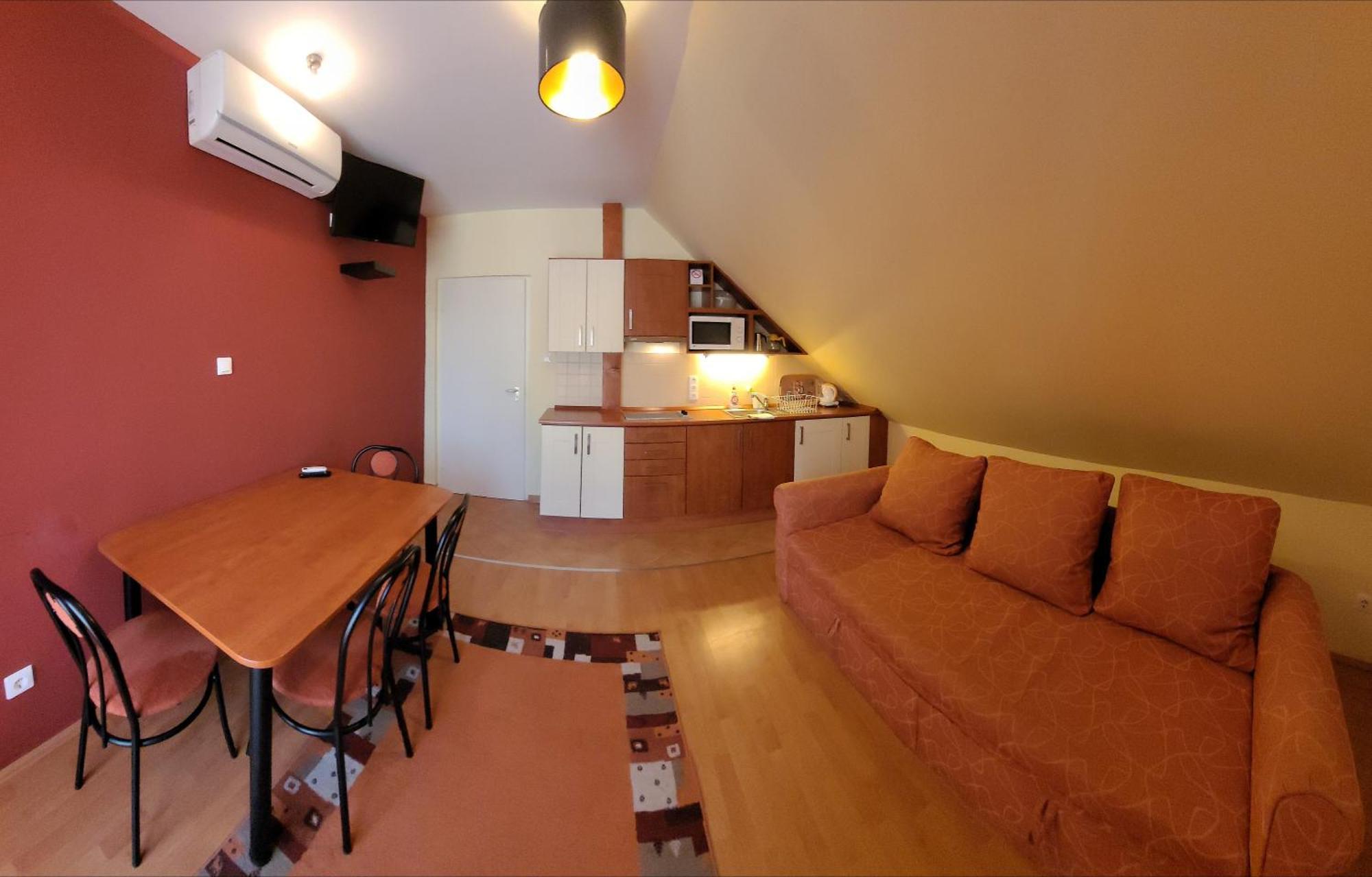 شقة Frank Apartmanhaz Balatonboglár المظهر الخارجي الصورة
